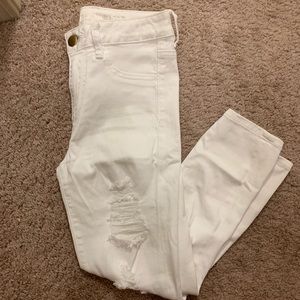 White cropped jeans